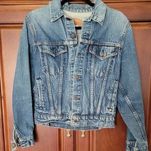 100% Authentic Levi's denim jacket coat 1980's Red Tab